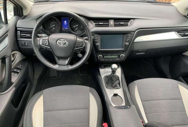 Grau Gebraucht 2009 Toyota Avensis Kombi | 7.750 € - Bild 1/4