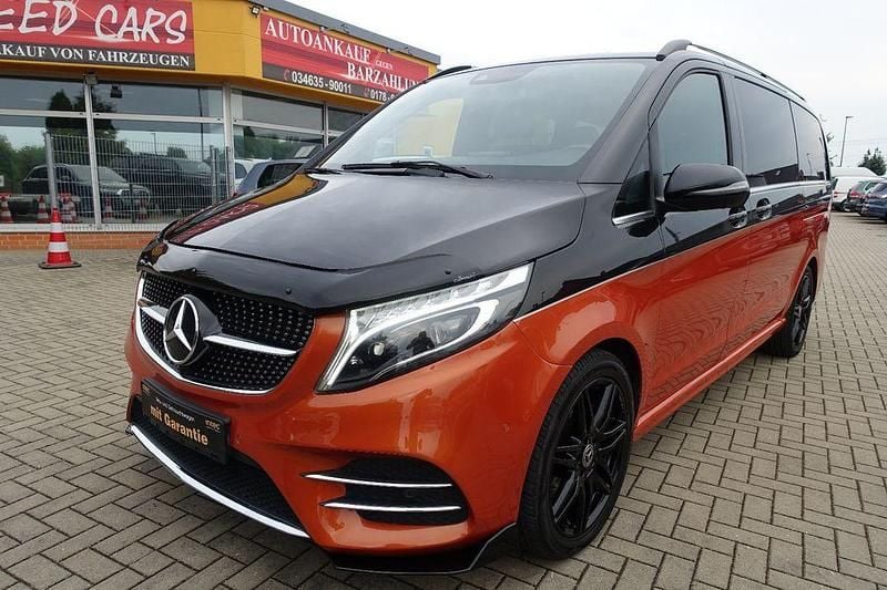 Obsidianschwarz metallic Gebraucht 2019 Mercedes V250 AMG Van / Kleinbus | 47.950 € (Guter Preis) - Bild 1/4
