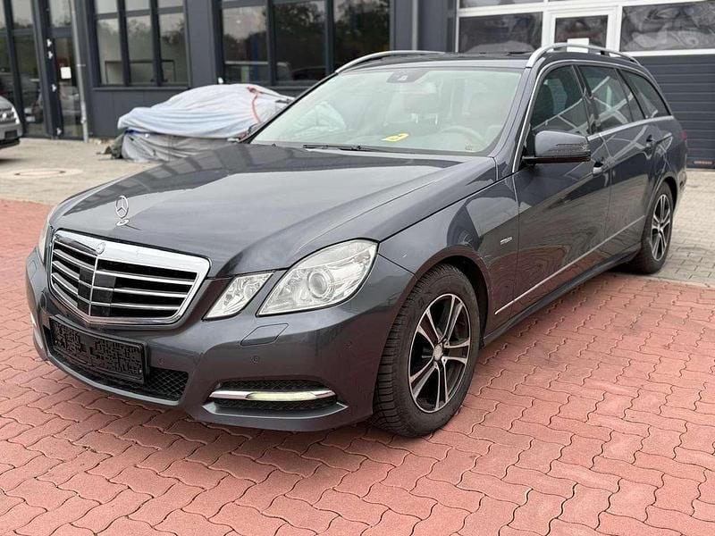 Grau Gebraucht 2011 Mercedes E300 Avantgarde Kombi | 6.690 € (Fairer Preis) - Bild 1/4
