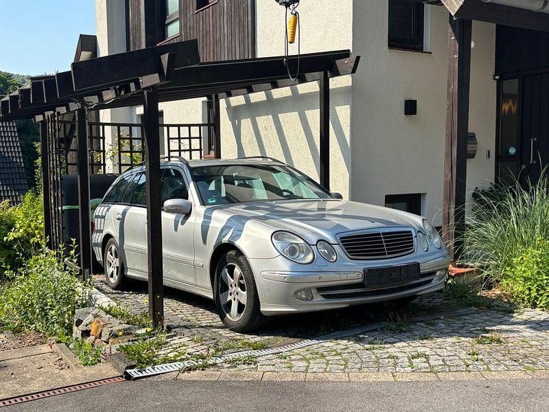Silber Gebraucht 2004 Mercedes E280 Avantgarde Limousine | 2.099 € (Guter Preis) - Bild 1/4