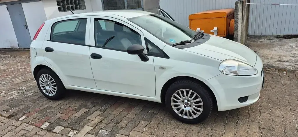 Gebraucht Fiat Grande Punto 69 PS (50 kW) 2013 Weiß Kleinwagen