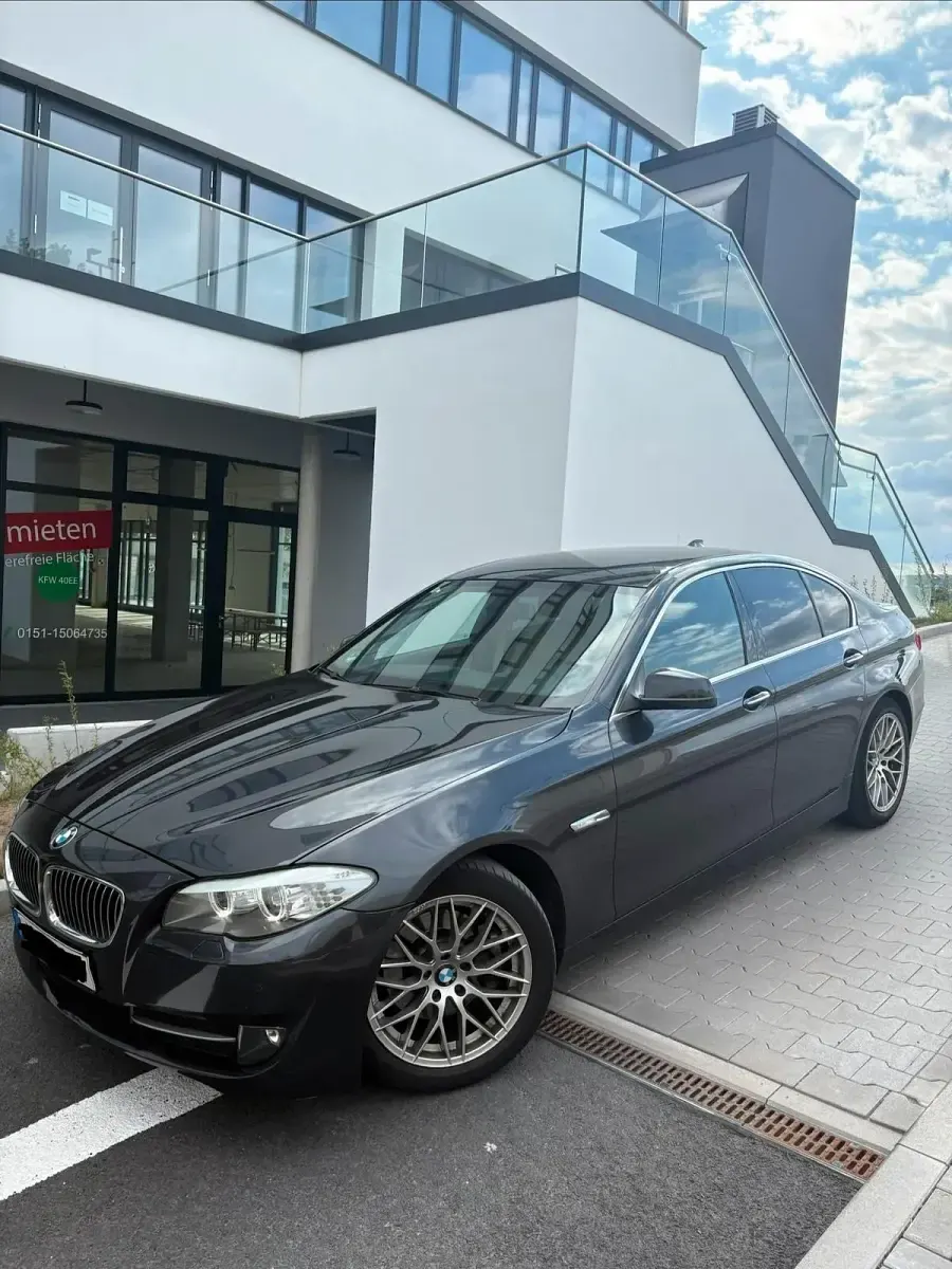 Gebraucht BMW 523 204 PS (150 kW) 2011 Schwarz Limousine