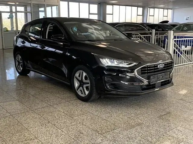 Begagnad Ford Focus Cool & Connect 101 HK (74 kW) 2022 Svart Sedan