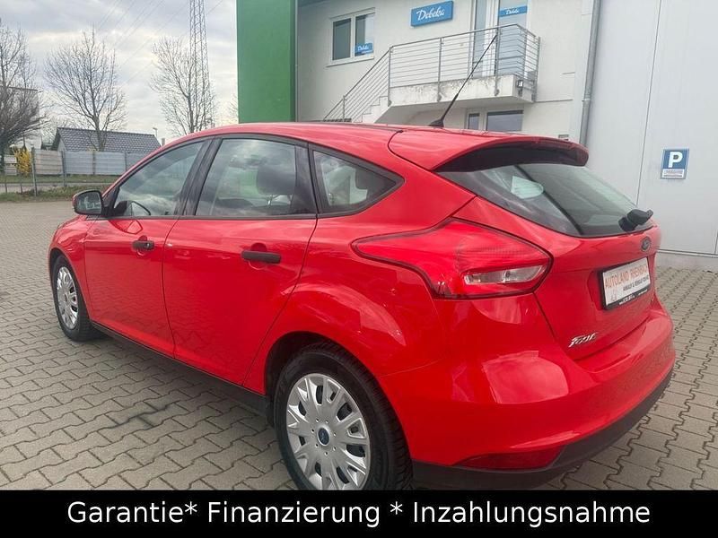 Używany Ford Focus Ambiente 101 KM (74 kW) 2016 Czerwony Sedan/Limuzyna