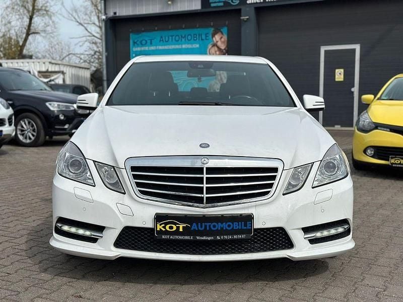 Gebraucht Mercedes E250 Avantgarde 204 PS (150 kW) 2012 Weiß Limousine