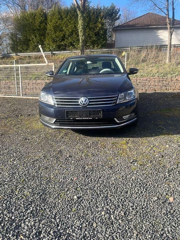 Gebraucht VW Passat Highline 160 PS (117 kW) 2011 Blau Limousine