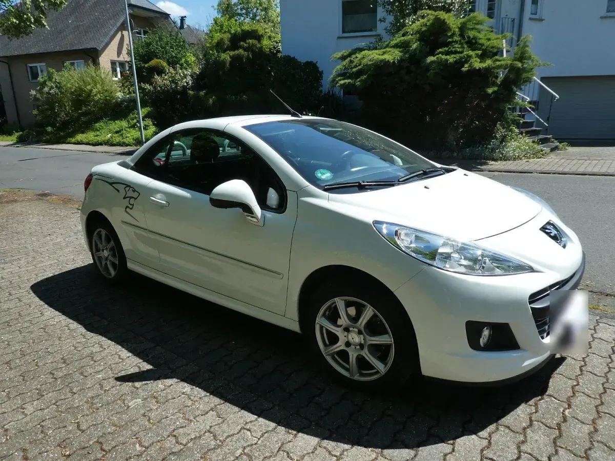 Gebraucht Peugeot 207 CC Urban Move 120 PS (88 kW) 2011 Weiß Cabrio