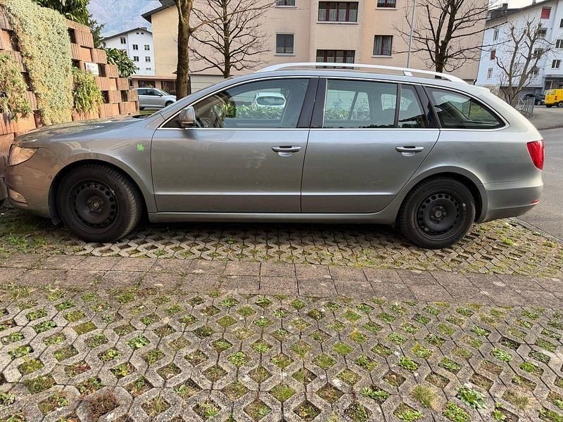 Gebraucht Skoda Superb GreenLine 105 PS (77 kW) 2011 Grau Kombi
