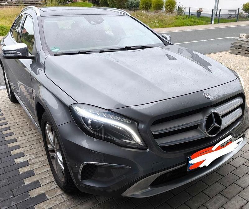 Grau Gebraucht 2013 Mercedes GLA200 AMG line SUV | 12.500 € (Fairer Preis) - Bild 1/4