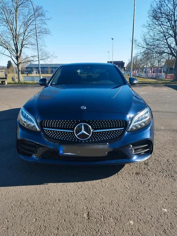 Blau Gebraucht 2021 Mercedes C200 AMG line Limousine | 26.900 € (Guter Preis) - Bild 1/4
