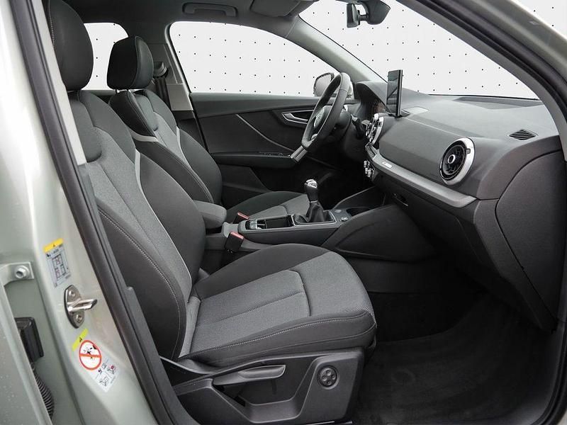 Gebraucht Audi Q2 S-Line 150 PS (110 kW) 2025 Silber SUV