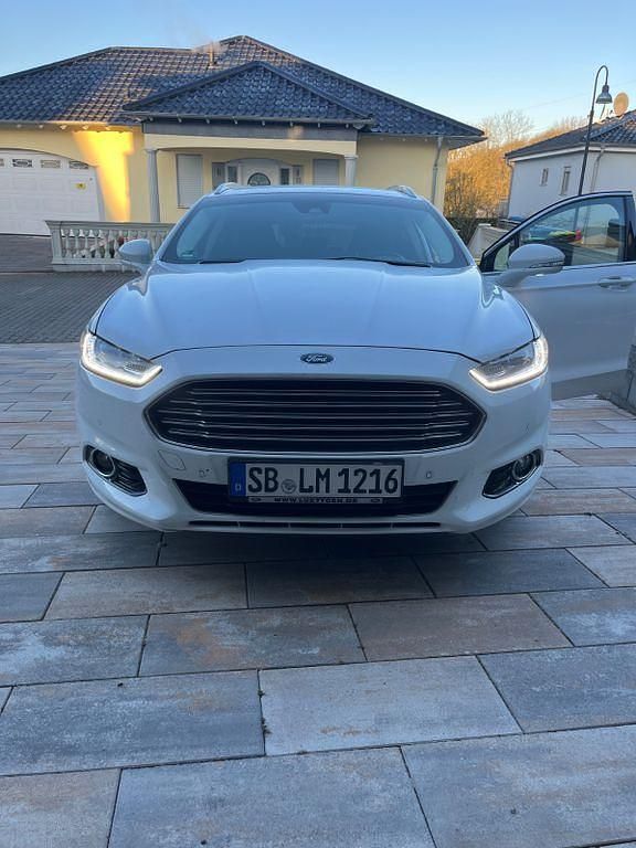 Gebraucht Ford Mondeo Titanium 150 PS (110 kW) 2015 Weiß Limousine
