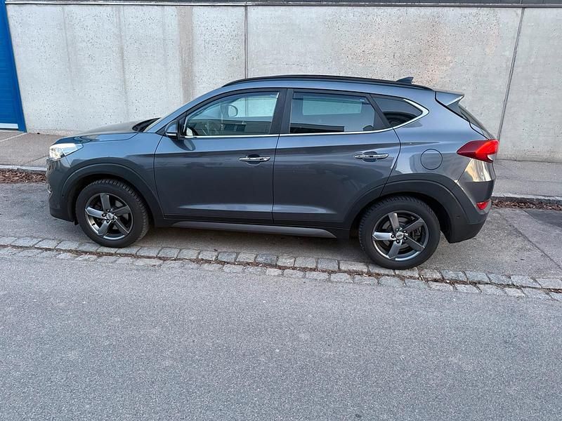 Gebraucht Hyundai Tucson 184 PS (135 kW) 2016 Silber SUV
