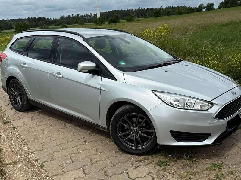 Gebraucht Ford Focus Trend 120 PS (88 kW) 2015 Silber Kombi