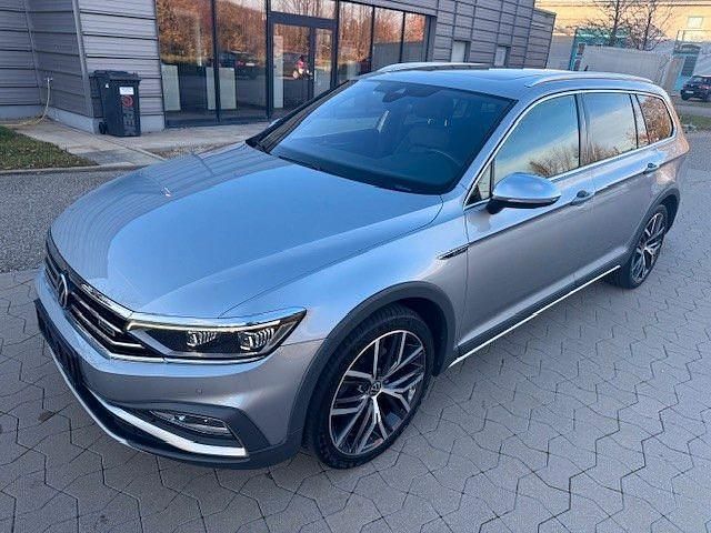 Silber Gebraucht 2021 VW Passat Alltrack Kombi | 25.500 € (Fairer Preis) - Bild 1/4