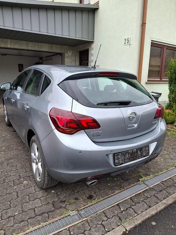 Grau Gebraucht 2011 Opel Astra Limousine | 3.200 € (Superpreis) - Bild 1/4