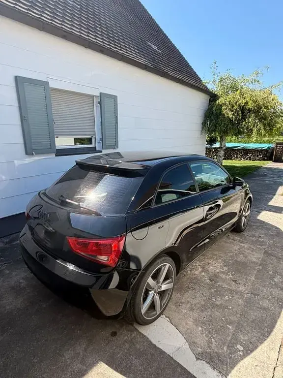 Gebraucht Audi A1 Attraction 122 PS (89 kW) 2012 Schwarz Kleinwagen