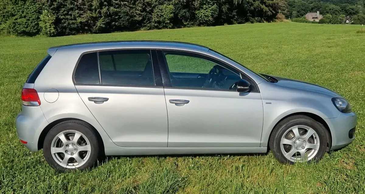 Gebraucht VW Golf VII Match 105 PS (77 kW) 2012 Silber Limousine