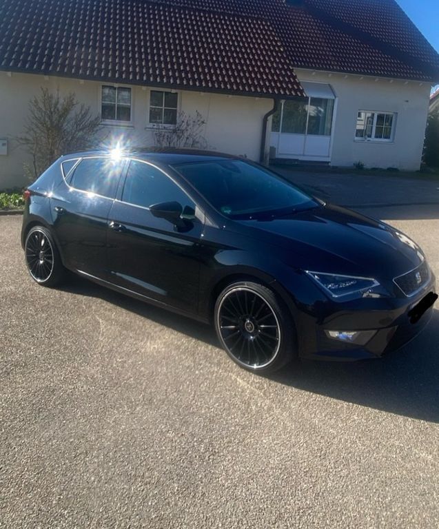 Schwarz Gebraucht 2016 Seat Leon FR Limousine | 13.200 € (Fairer Preis) - Bild 1/4