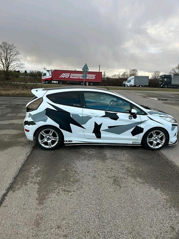 Gebraucht Ford Fiesta 96 PS (70 kW) 2010 Andere farben Kleinwagen