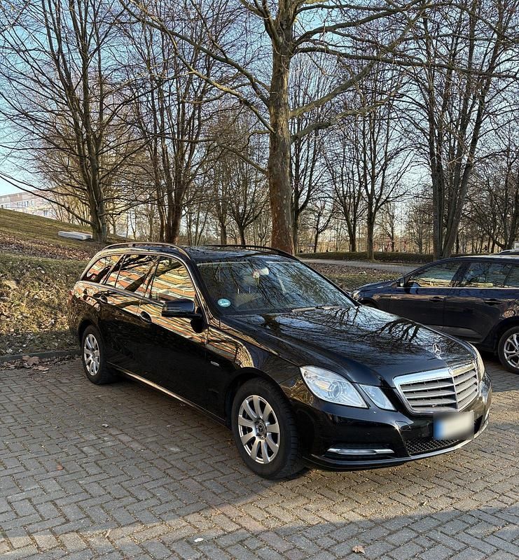 Gebraucht Mercedes E250 204 PS (150 kW) 2011 Schwarz Kombi