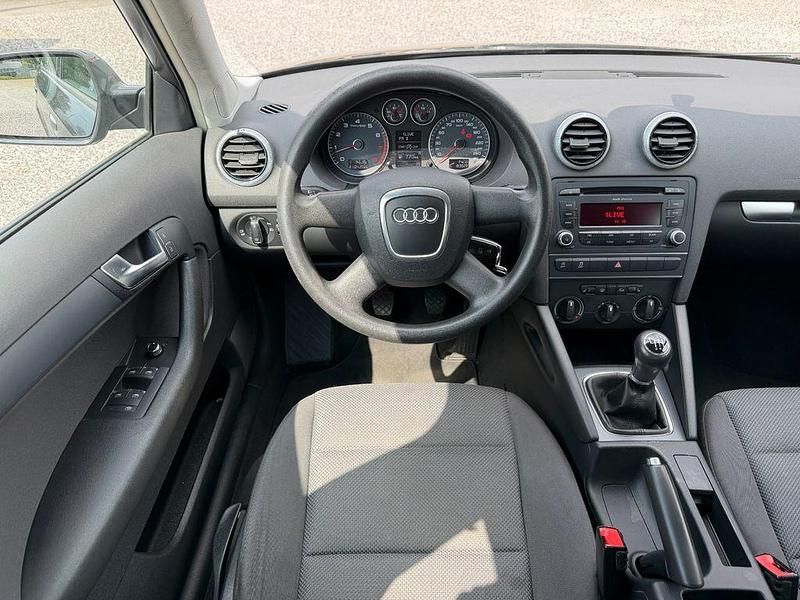 Używany Audi A3 Attraction 125 KM (91 kW) 2010 Szary Hatchback