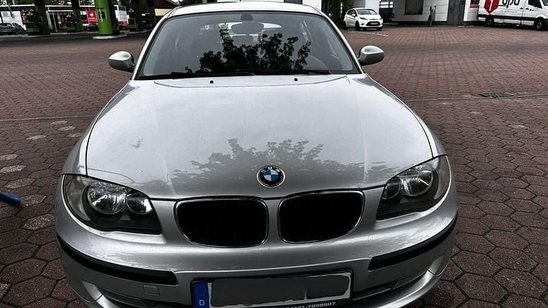 Silber Gebraucht 2009 BMW 118 Kleinwagen | 2.850 € (Fairer Preis) - Bild 1/4