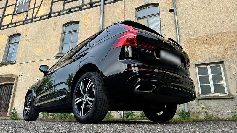 Gebraucht Volvo XC60 R-Design 190 PS (139 kW) 2019 Schwarz SUV