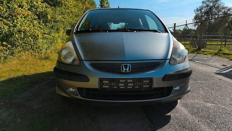 Grau Gebraucht 2008 Honda Jazz Kleinwagen | 2.990 € (Fairer Preis) - Bild 1/4