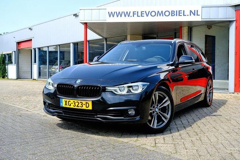 Schwarz Gebraucht 2019 BMW 318 Executive Kombi | 15.950 € (Guter Preis) - Bild 1/4