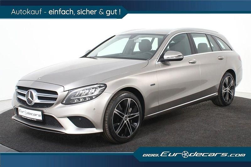 Grau Gebraucht 2020 Mercedes C300e Limousine | 25.500 € (Fairer Preis) - Bild 1/4