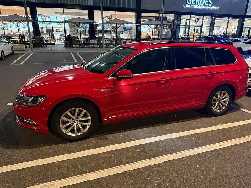 Gebraucht VW Passat 120 PS (88 kW) 2018 Rot Limousine