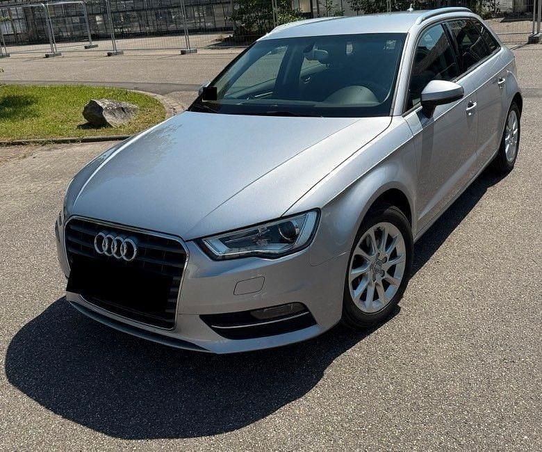 Grau Gebraucht 2015 Audi A3 Sportback Ambition Limousine | 9.000 € (Guter Preis) - Bild 1/4