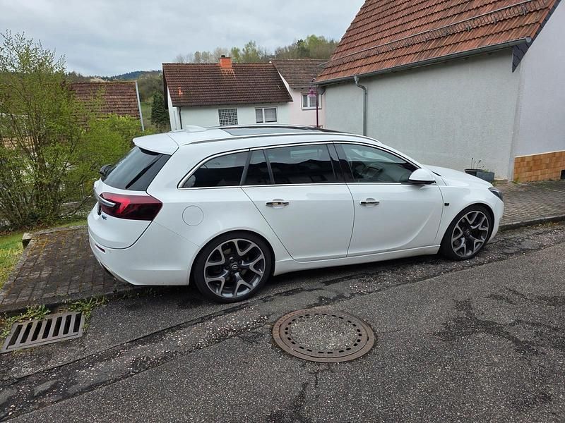 Gebraucht Opel Insignia OPC 325 PS (239 kW) 2017 Weiß Kombi