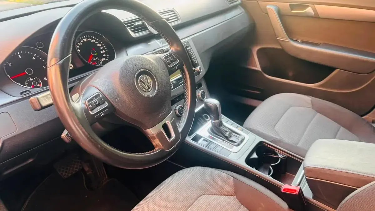 Gebraucht VW Passat 140 PS (102 kW) 2014 Grau Kombi
