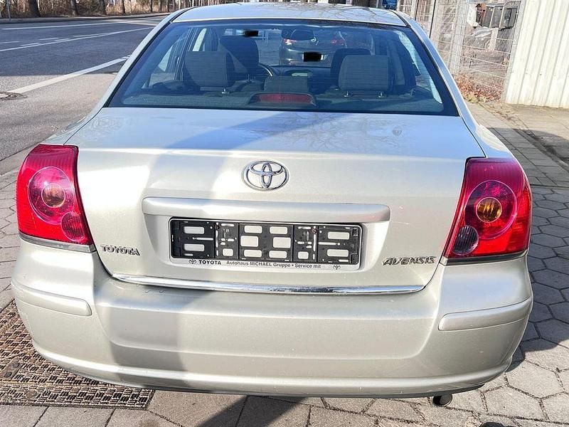 Gebraucht Toyota Avensis 129 PS (94 kW) 2004 Silber Limousine