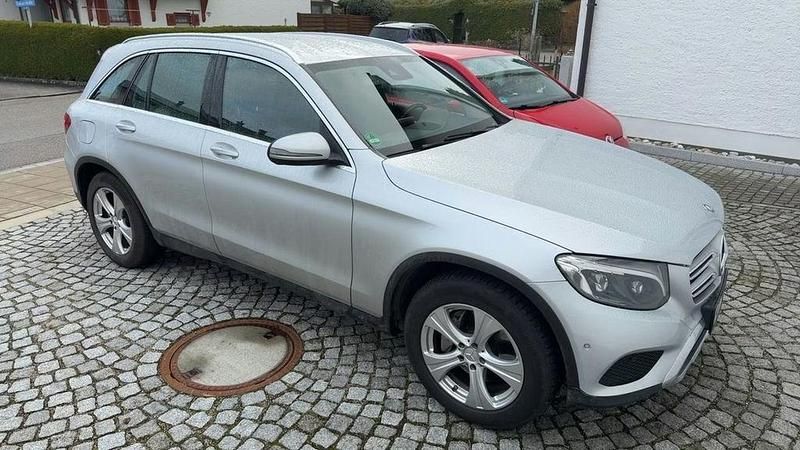 Silber Gebraucht 2015 Mercedes GLC250 SUV | 21.000 € (Fairer Preis) - Bild 1/4