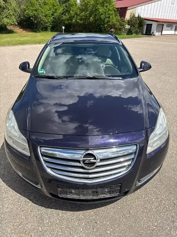 Gebraucht Opel Insignia Edition 194 PS (142 kW) 2012 Violett Kombi
