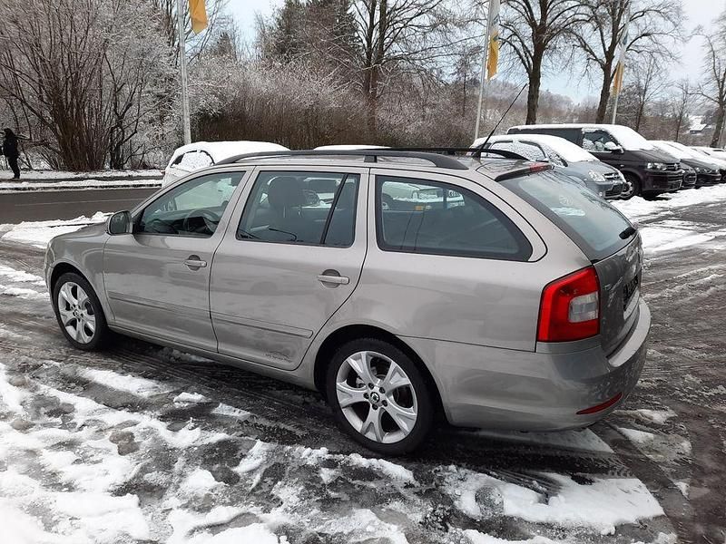 Gebraucht Skoda Octavia Elegance 122 PS (89 kW) 2010 Beige Kombi