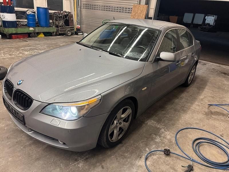 Gebraucht BMW 530 258 PS (189 kW) 2005 Silber Limousine