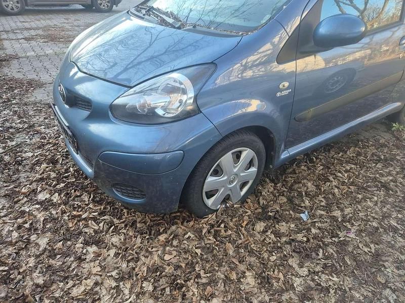 Gebraucht Toyota Aygo 68 PS (50 kW) 2009 Blau Kleinwagen