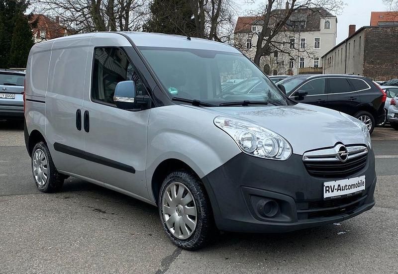 Gebraucht Opel Combo Edition 95 PS (69 kW) 2018 Silber Van / Kleinbus