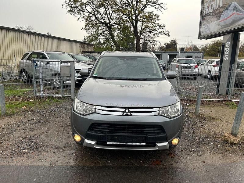 Grau Gebraucht 2015 Mitsubishi Outlander Invite SUV | 3.980 € (Superpreis) - Bild 1/4