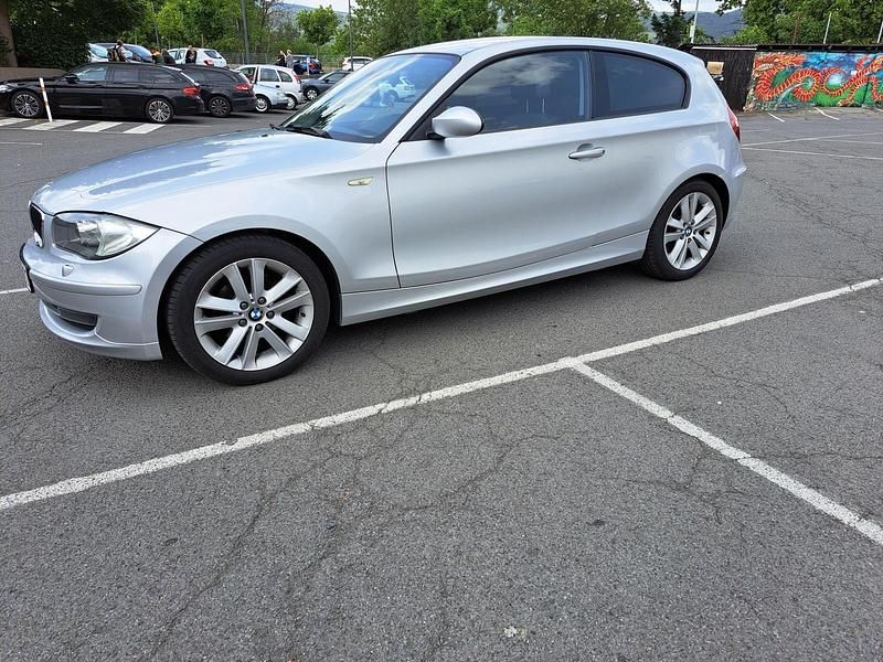 Gebraucht BMW 118 143 PS (105 kW) 2009 Silber Kleinwagen