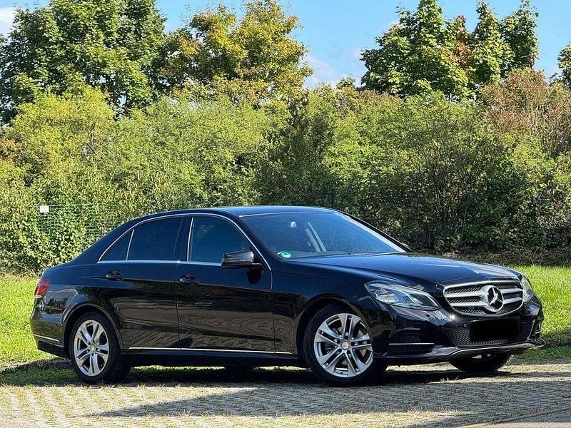 Gebraucht Mercedes E220 170 PS (125 kW) 2013 Schwarz Limousine