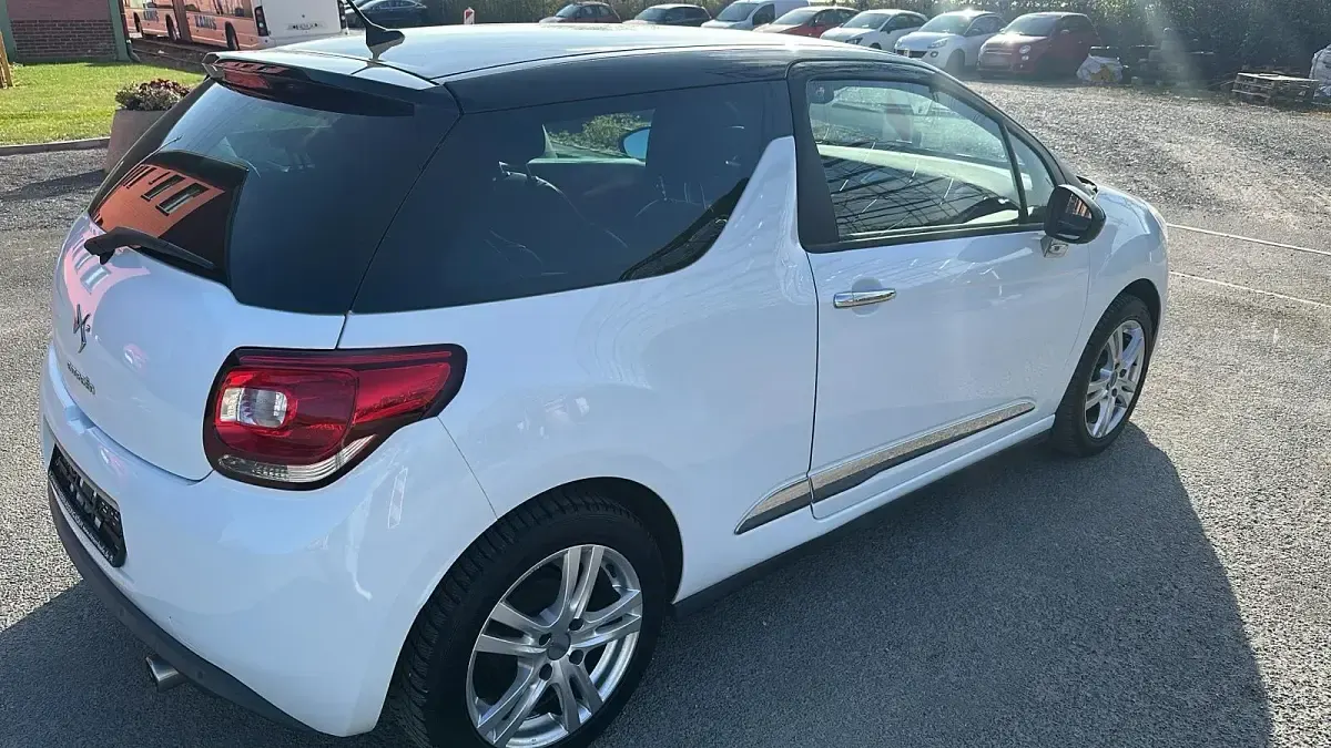 Gebraucht Citroën DS3 82 PS (60 kW) 2015 Weiß Kleinwagen