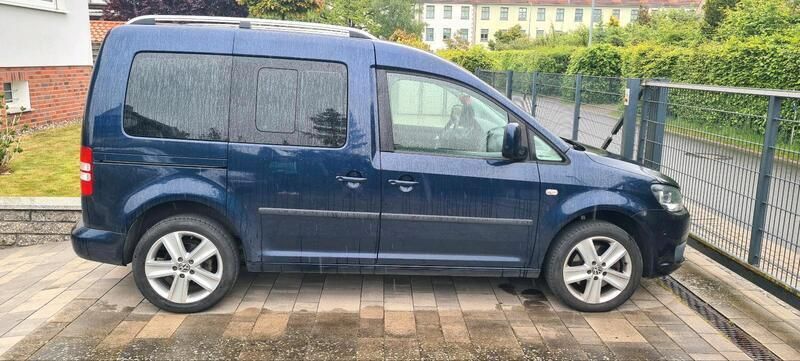 Blau Gebraucht 2014 VW Caddy Highline Van / Kleinbus | 17.499 € - Bild 1/4