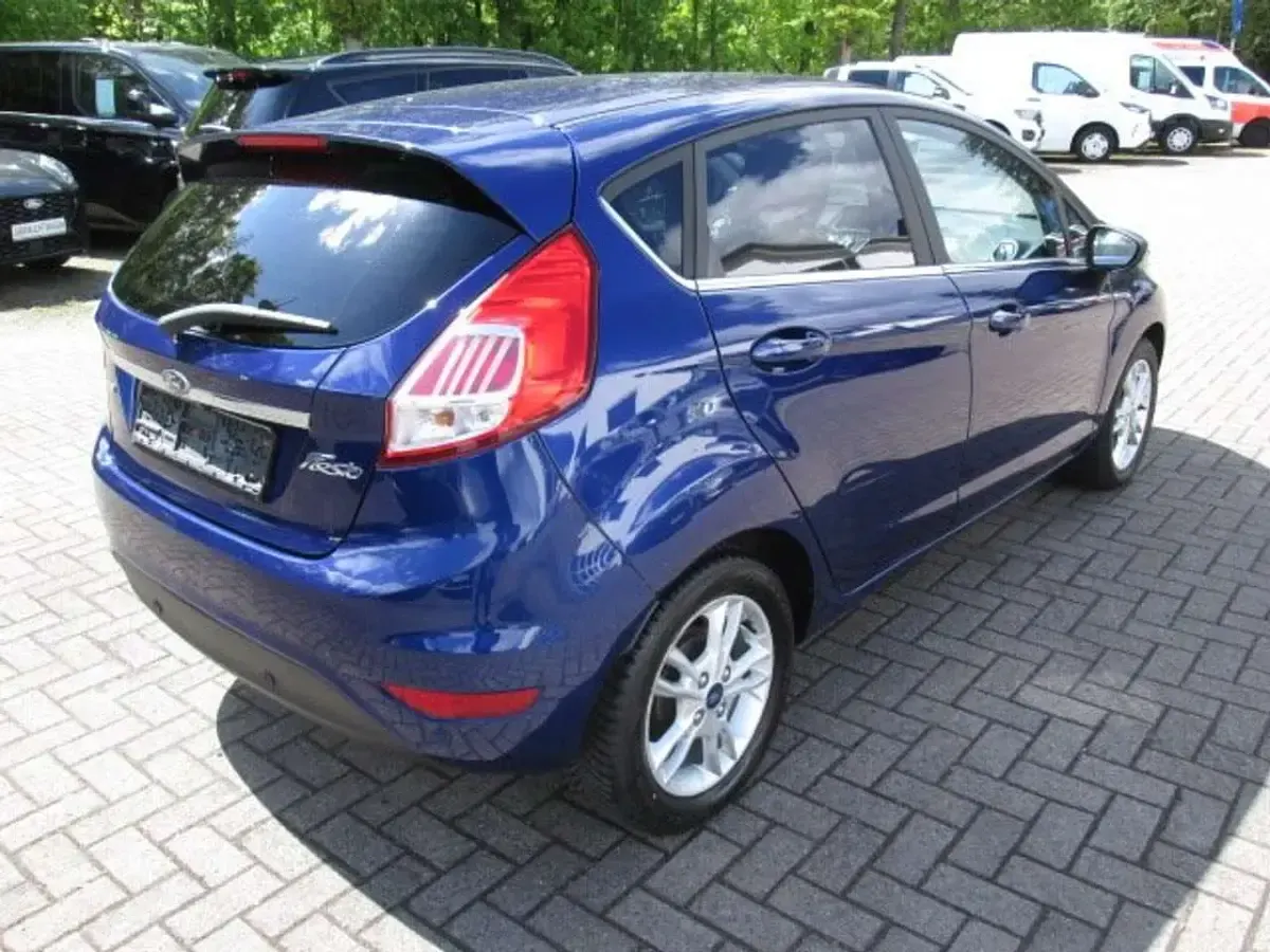 Gebraucht Ford Fiesta Titanium 101 PS (74 kW) 2017 Indicblau Kleinwagen
