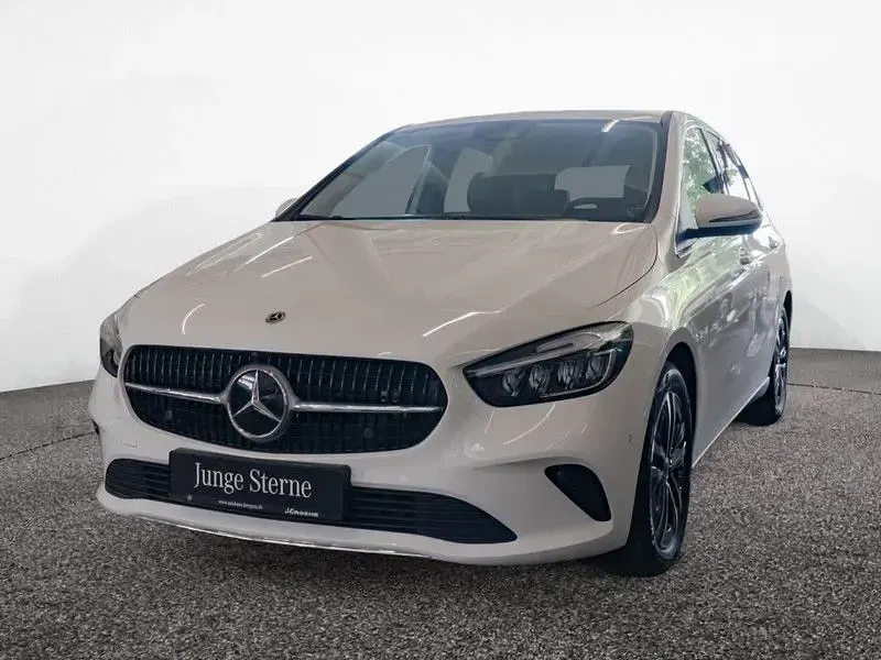 Gebraucht Mercedes B250e Progressive 163 PS (119 kW) 2025 Weiß Van / Kleinbus