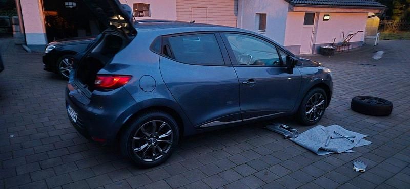 Gebraucht Renault Clio IV LIMITED 118 PS (86 kW) 2017 Grau Kleinwagen